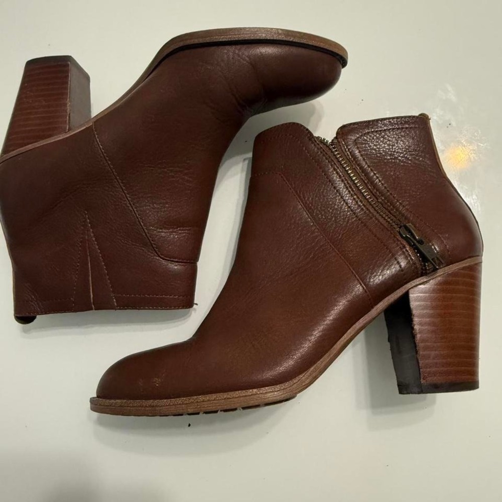 Söfft Brown Leather Ankle Boots – Size 7.5M‎ (Made in Brazil)